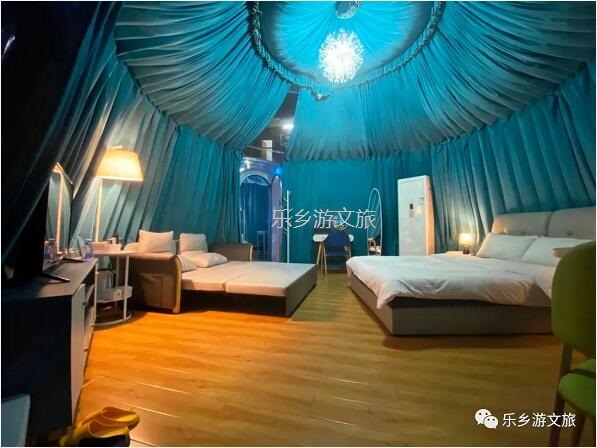 乡村旅游：【度假】树影与星空交织，在大自然中享受假期的浪漫